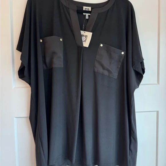 Anne Klein Black Short Sleeve Blouse with Pockets - Picture 2 of 3